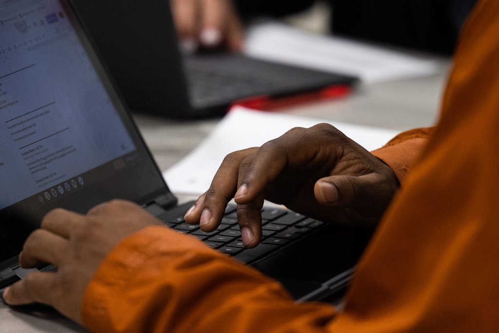 Best CDL Study Books & Audiobooks for 2026 (Review)