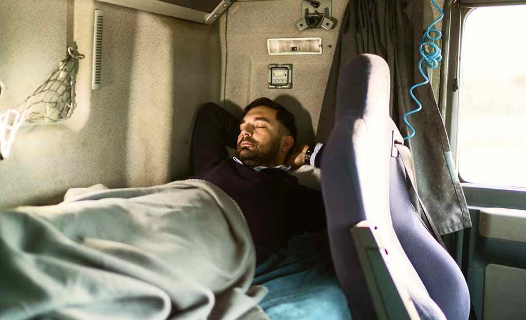 Split Sleeper Berth Rule 2026: How to Pause Your 14-Hour Clock Legally